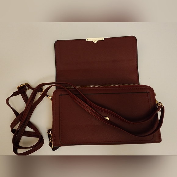 Vine Red Wallet Purse. Pre-loved In Excellent Condition - Picture 10 of 10